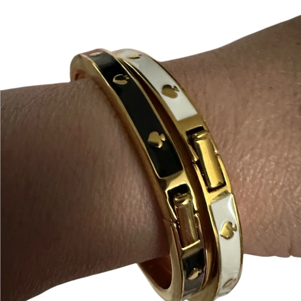 Kate Spade Set Black and White Spot the Spade Enamel Hinged Bangles NWOT - Picture 7 of 9